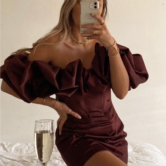 HOUSE OF CB 'Selena' Raisin Satin Puff Shoulder Dress - Picture 4 of 13